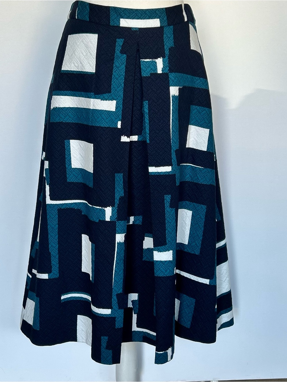 The Kate Middleton Banana Republic Front Pleat Geo Midi Skirt size 6